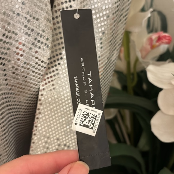 Metal. Cape Blazer for parties Can be dress up on top of the dress or by itself - Picture 7 of 9